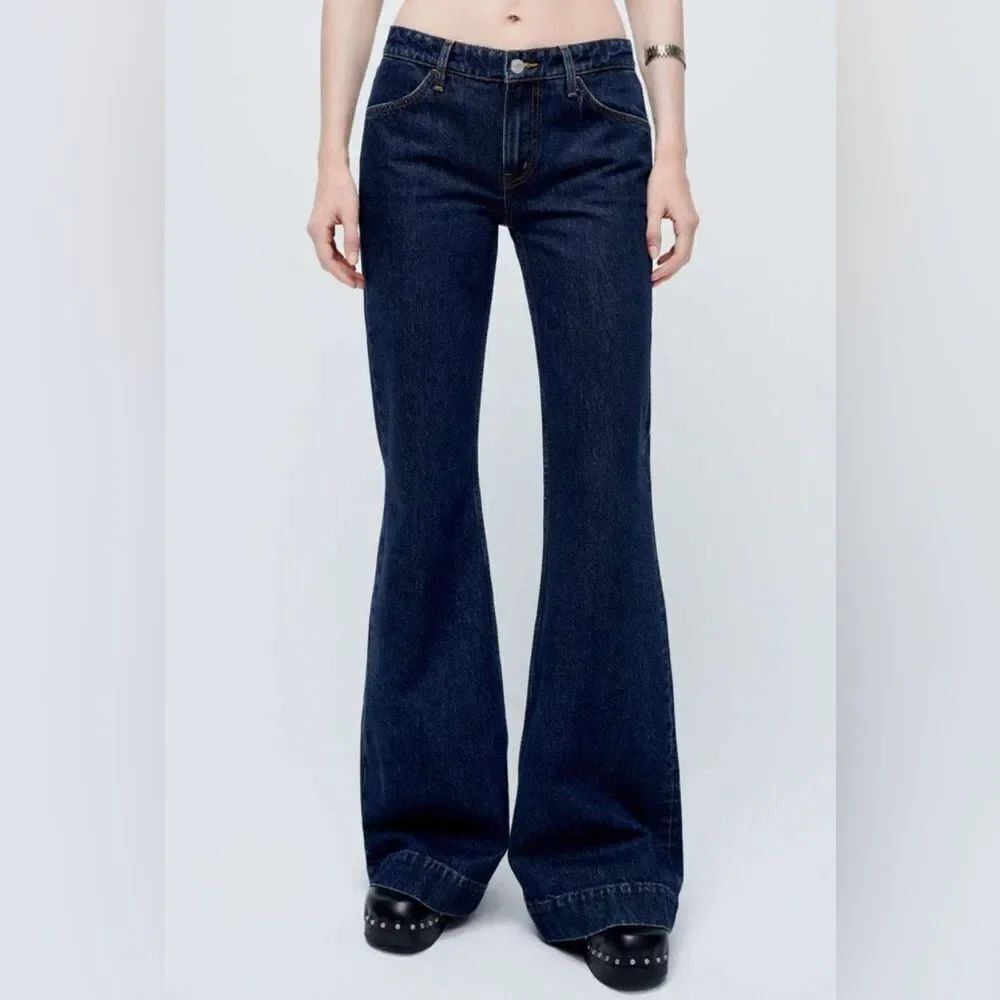 NWT Re/Done Low Rise Bell Bottom Heritage Rinse